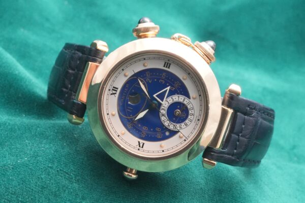 カルティエ PASHA ALARM MOON AND DATE QUARZ REF.30011（02／1987年)の詳細写真1枚目