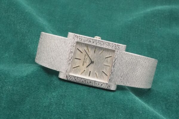 パテック・フィリップ GONDOLO Ref.3553/1 18KWG（12／1973年)の詳細写真1枚目