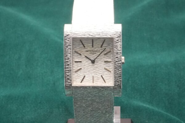 パテック・フィリップ GONDOLO Ref.3553/1 18KWG（12／1973年)の詳細写真2枚目