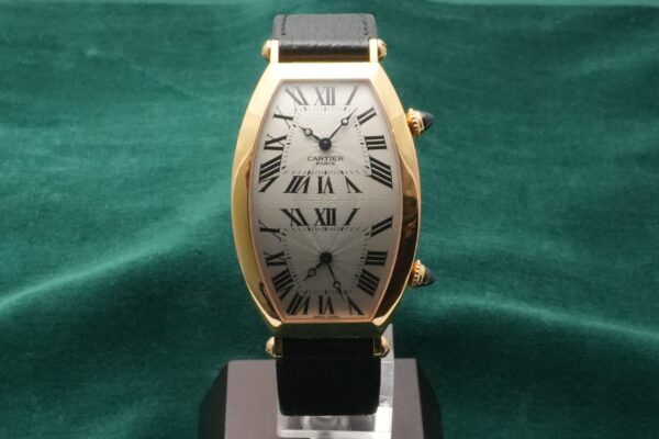カルティエ  TONNEAU CPCP DUAL TIME YG 2805（21／2008年)の詳細写真2枚目