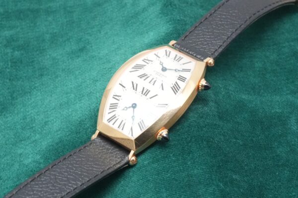 カルティエ  TONNEAU CPCP DUAL TIME YG 2805（21／2008年)の詳細写真3枚目