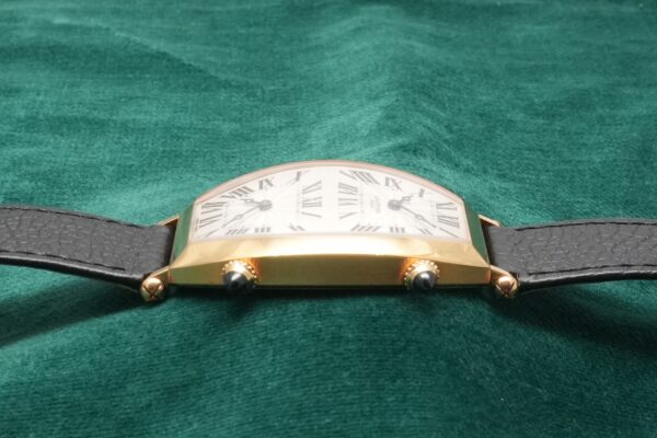 カルティエ  TONNEAU CPCP DUAL TIME YG 2805（21／2008年)の詳細写真4枚目