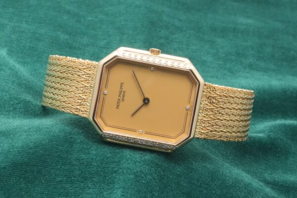 パテック・フィリップ GONDOLO Ref.3894 18KYG QUARTS（22／1982年)の詳細写真1枚目