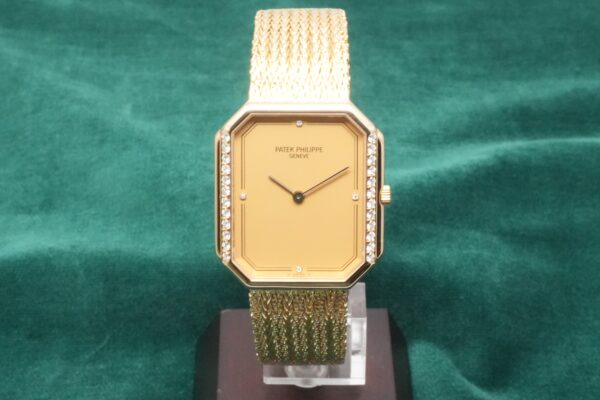 パテック・フィリップ GONDOLO Ref.3894 18KYG QUARTS（22／1982年)の詳細写真2枚目