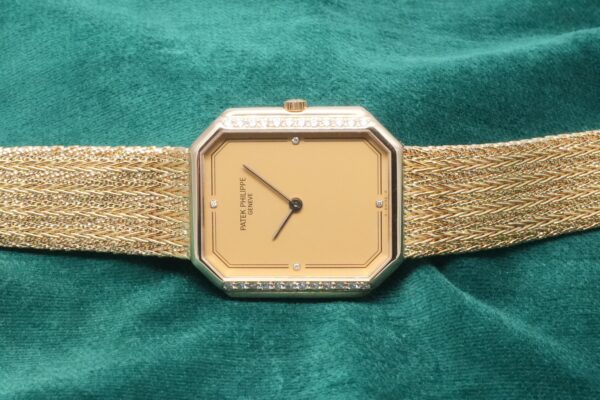 パテック・フィリップ GONDOLO Ref.3894 18KYG QUARTS（22／1982年)の詳細写真3枚目