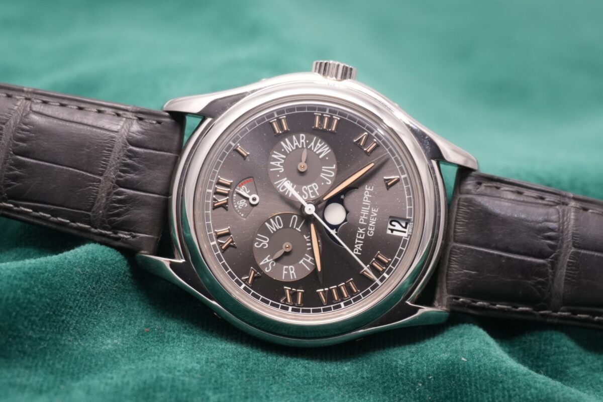 パテック・フィリップ ANNUAL CALENDAR PLATINUM REF.5056（55／2001年)