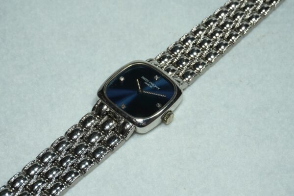 レディース パテック・フィリップ  BLUE DIAL 18KWG 4459（ML-30／1990ｓ)の詳細写真5枚目