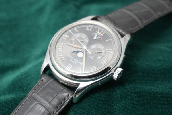 パテック・フィリップ ANNUAL CALENDAR PLATINUM REF.5056（60／2001年)の詳細写真6枚目