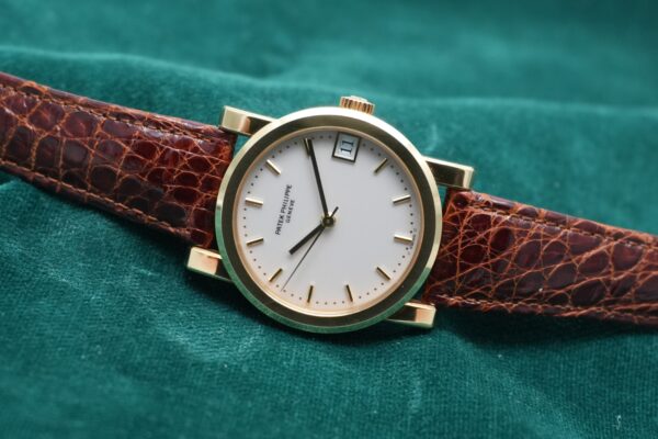 パテック・フィリップ カラトラバ YG AUTOMATIC DATE 5012 （72-28／1993年)の詳細写真1枚目