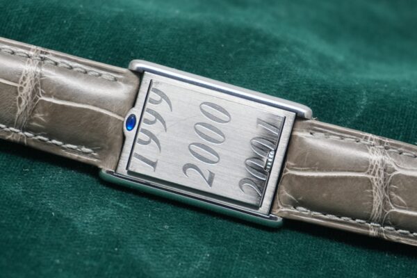 カルティエ TANK BASCULANTE MILLENNIUM EDITION REF. W1014458 WITH ORIGINAL BOX & GUARANTEE（40／1999年)の詳細写真3枚目